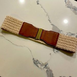 Cute Stretchy Belt. Cream & brown w/ bronze hardware. Size L